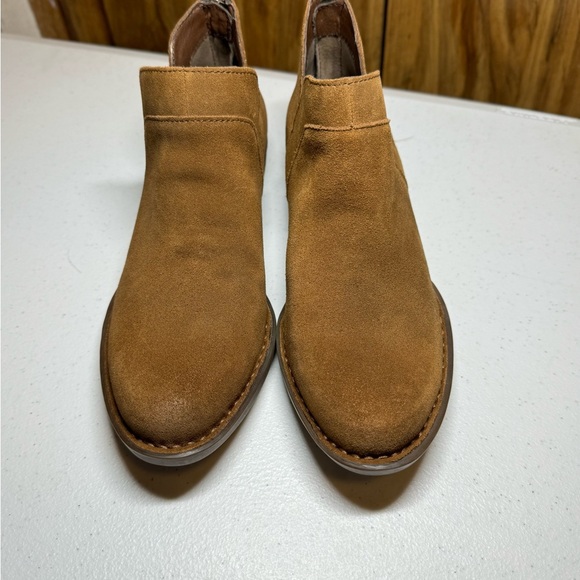 Born Shari II Tan Suede Ankle Boots size 7M southwestern western EUC - Picture 2 of 7